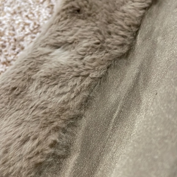 Chanel Fur vest - Picture 6 of 15